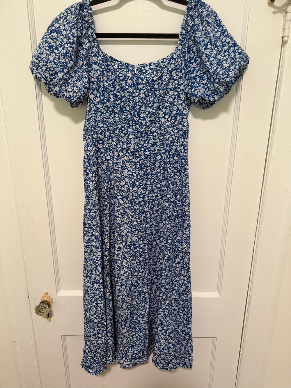 Blue and White Floral Printed Puff Sleeve, Slit Maxi Dress Women’s Medium - Picture 6 of 8